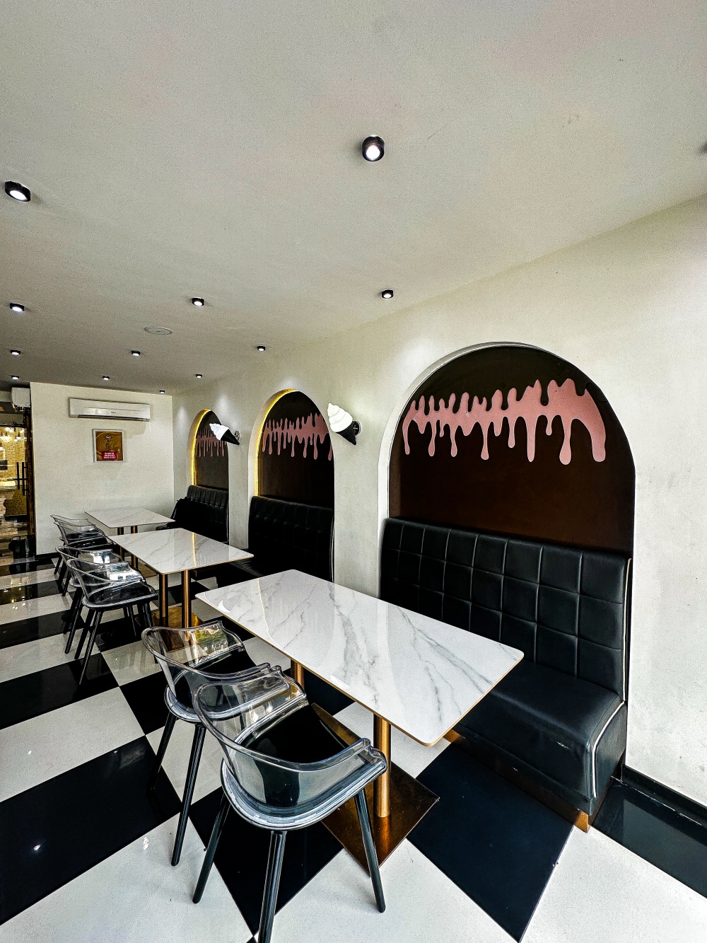 Deba's Creamery